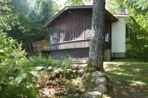 Three Maples Cottage - Quiet, Four Season Getaway - Image 2