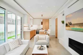 Beautiful Modern Award Winning Guest Home- N.Van - Image 5