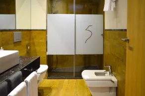 Aguilas5 SevillaSuites - Image 3