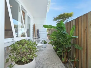 Angourie Room - Coastal Luxe Stay - Image 2