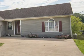 (296) Bayside Bungalow, large dock, easy highway access, close to LBL - Image 3