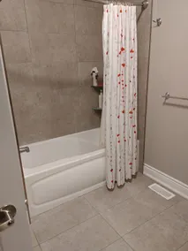 Lovely 2 Bedroom Apt in Orleans w/Free Parking - Image 5