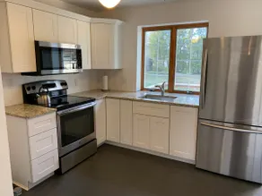 Walk to Downtown Mystic - 3 bedrooms/2 full baths - Image 2