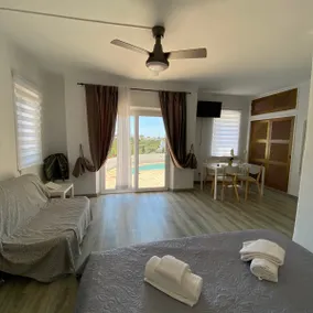 Corner guest suite, with sea and pool views.A/C - Image 3