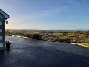 Quiet cottage, plenty of space and stunning views - Image 3