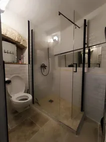 Apartment with a hot tub - Image 4
