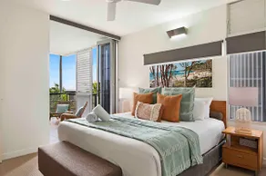 Noosa Luxury, mins to beach. Ocean and bush views. - Image 4