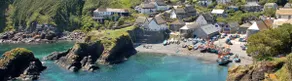 Pebbles, Cadgwith Cove: Steps to Beach & Cosy Inn - Image 2