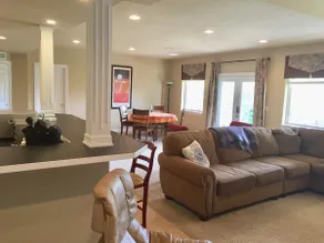Spread out in comfort suite with private entrance - Image 5