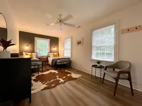 Beautiful second floor apartment near I-40 & I-77 - Image 5