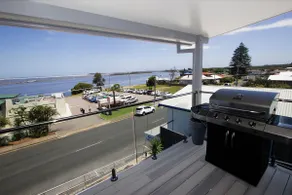 UNIT 2  OPPOSITE BEACH, RIVER ,HOTEL,CLUB,WALKING DISTANCE TO ALL VENUES ETC..\n - Image 4