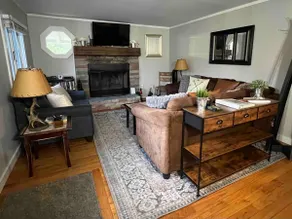 Cozy Riverfront Home, 1mi to Mt Snow, free shuttle - Image 3