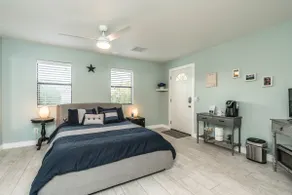 Private Suite On the water with lake view deck - Image 4