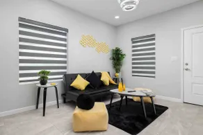 Pharr Chic: Fresh & Stylish Getaway for Families - Image 3