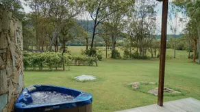 Mill Pond Cabin: Boutique Vineyard Stay - Image 2