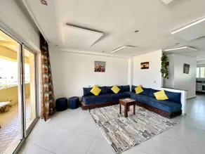 Large Central Apt, 10 Mins to Beach & attractions - Image 2