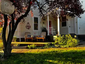 Clean, Stylish Apt w/kitchen. block from Downtown - Image 4