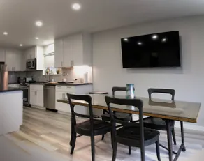 Modern Oceanview 2-Bed Apartment Home - Image 5