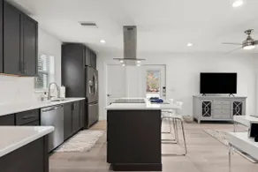 Luxe Apartment - Partial Water View - XL Balcony - Image 3