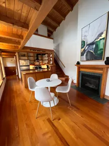 Stunning 2 bedroom downtown apartment - Image 2