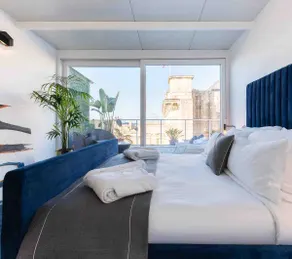 Valletta Luxury Penthouse Jacuzzi & SeaViews - Image 2