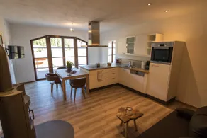 Appartamento con barbecue, giardino e terrazza | Vista sul giardino - Image 2