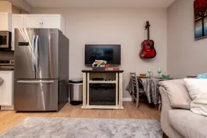 Kozy Howse Private Basement Suite - Image 5