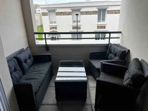 Luxury 2-bedroom apartment with private parking - Image 4