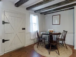 The Caretaker's Cottage-Historic Roundabout Hills - Image 4