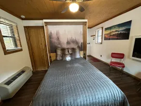 Luxury Tiny Cabin “Sly Fox\" - Image 4