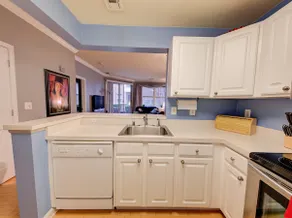 Stunning Harbor View Luxury Apartment - Image 5