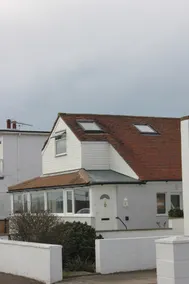 Unique train carriage house by the sea - Image 2