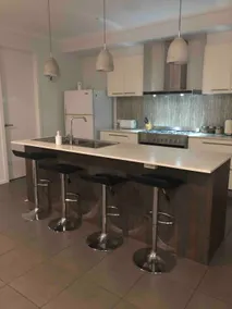 Modern 4 bedroom Lakeside residential home - Image 5