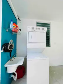 New and central apartment Free WiFi & Netflix - Image 3