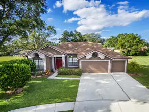 THE PINE WARBLER 4 BEDROOM 2.5 BATH POOL HOME PERFECT FOR ONE OR TWO FAMILIES - Image 2