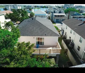 25 West Upstairs - Image 3