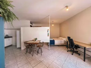 Cozy Central Studio - Image 4