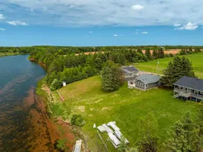Waterfront Cottage | Hot Tub | Sauna | Sleeps 6 - Image 2