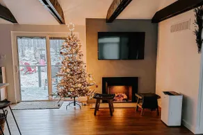 Newly renovated, w/hot tub and sauna in Poconos - Image 2