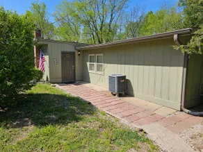 Cozy & Clean 2BR | Peaceful South Springfield Stay - Image 4