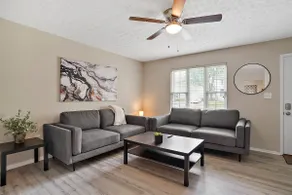 EASTON TOWNE CENTER 4 bed, 2 full bath home w/  big yard - Image 2