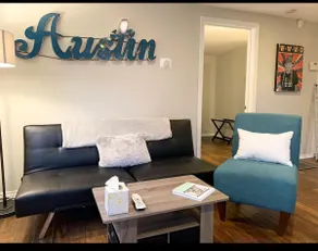 Adorable cozy 1 BR cottage centrally located with full kitchen - Image 2