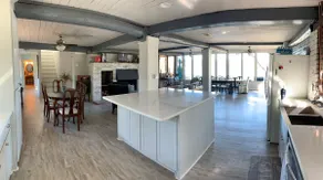 Lakehouse with spectacular views. - Image 3