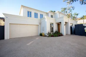 Classic and luxuries Taste Glen Centre 4beds Home - Image 2