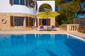 Villa mit direktem Strandzugang zu einer sandigen Bucht in Cala D'or Zentrum - Image 3