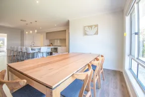 Bright spacious Noosa family home - Image 4