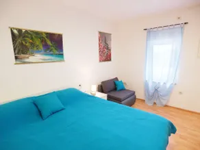 5 min walk from City Center with Terrace - Image 3