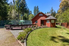 Jed Smith Cabin w/Tennis & Pickle ball and HOT TUB - Image 3