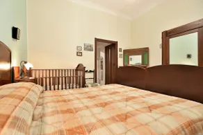 Independent Flat in City Center - Image 4