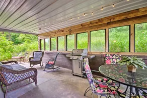 Historic cabin with fire pit, walk to village - Image 3